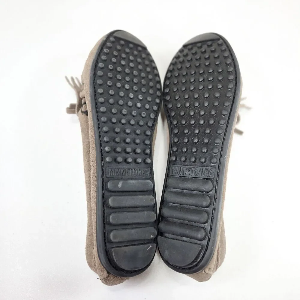 Minnetonka Kilty Hardsole Moccasins Women’s Size 8.5 Grey Suede 401T New